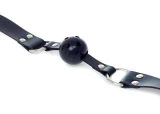 Knebel kulkowy miękki z otworami Fetish B Series czarny regulowany 3.3 cm