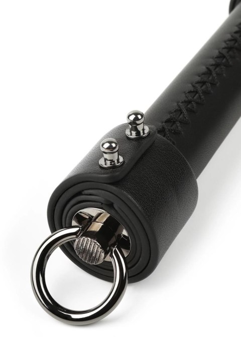 Skórzany flogger z supłami Hidden Desire 55 cm czarno czerwony